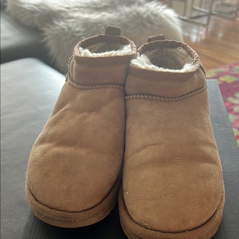 Warm Tan Slip-On Footwear Ugg  size 7